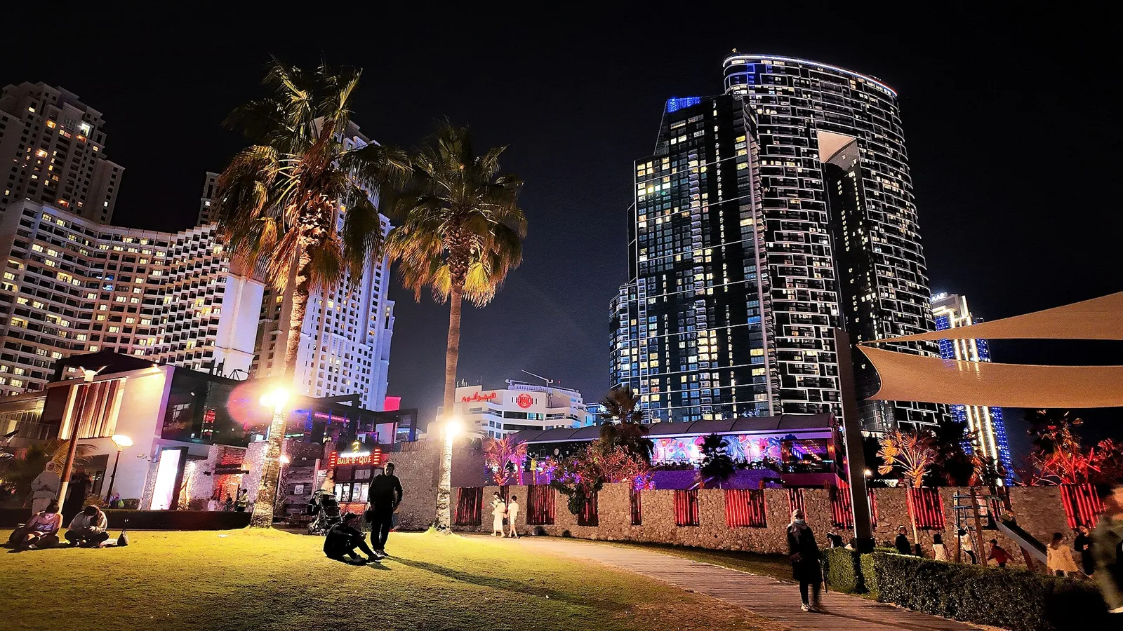 Evening crowds along The Walk at Jumeirah Beach Residence